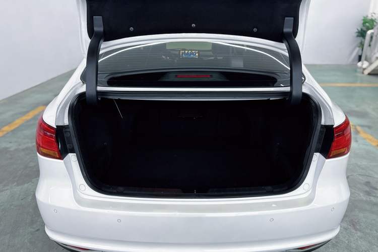 Used CHANGAN Raeton CC 2018 1.5T Automatic Zhiya Model China V Standard Interior 6