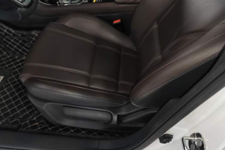 Used CHANGAN Raeton CC 2018 1.5T Automatic Elegant Starry Edition China V Standard Left Front Seat