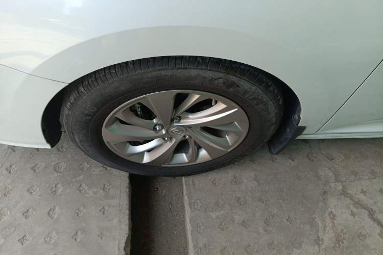 Used CHANGAN Raeton CC 2018 1.5T Automatic Elegant Starry Edition China V Standard Left Front Wheel Hub