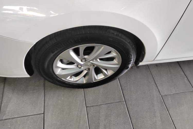 Used CHANGAN Raeton CC 2018 1.5T Automatic Elegant Starry Edition China V Standard Left Front Wheel Hub