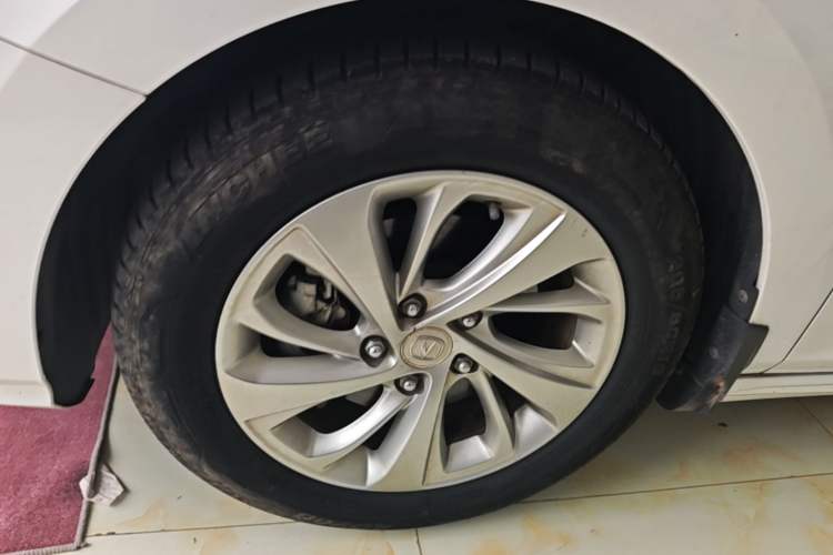 Used CHANGAN Raeton CC 2018 1.5T Automatic Elegant Starry Edition China V Standard Left Front Wheel Hub