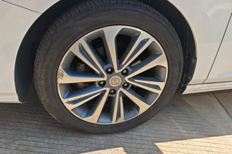 Used CHANGAN Raeton CC 2018 1.5T Automatic Haoya Model Guangmang Edition China V Standard Left Front Wheel Hub