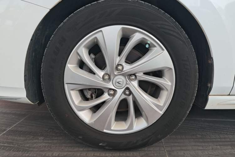 Used CHANGAN Raeton CC 2018 1.5T Automatic Elegant Version China V Standard Left Front Wheel Hub