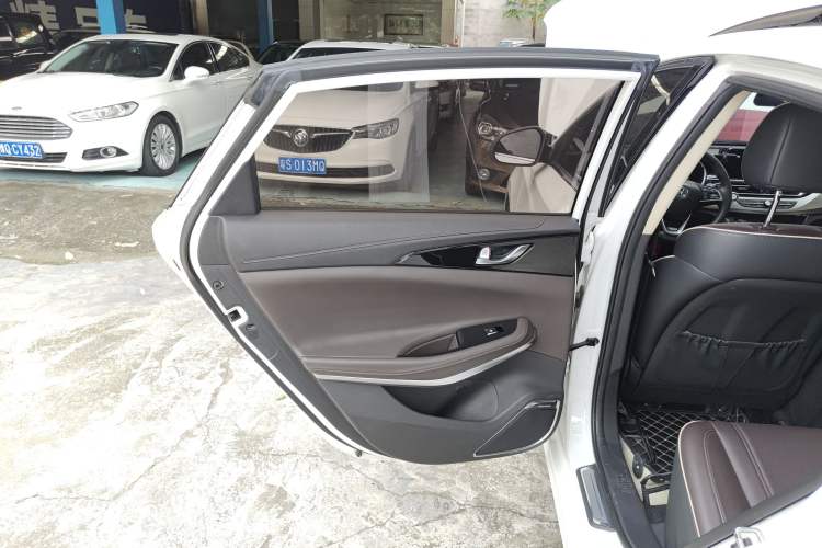Used CHANGAN Raeton CC 2018 1.5T Automatic Haoya Model Guangmang Edition China V Standard Left Rear Door Interior