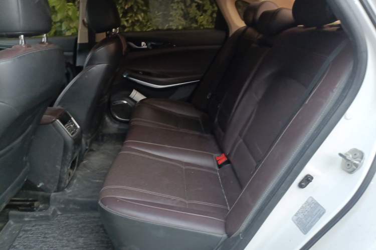 Used CHANGAN Raeton CC 2018 1.5T Manual Elegant Model China V Standard Left Rear Seat