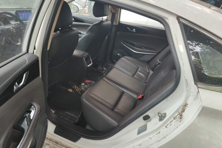 Used CHANGAN Raeton CC 2018 1.5T Automatic Elegant Starry Edition China V Standard Left Rear Seat