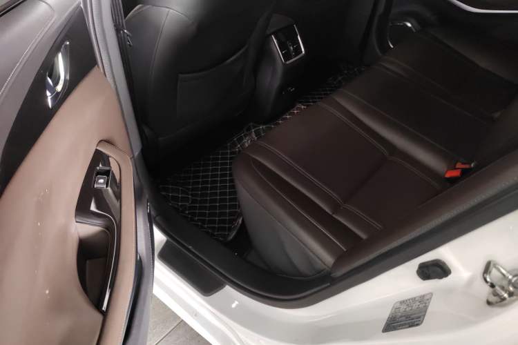 Used CHANGAN Raeton CC 2018 1.5T Automatic Elegant Starry Edition China V Standard Left Rear Seat