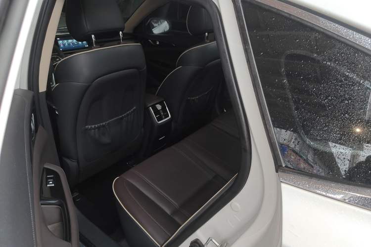 Used CHANGAN Raeton CC 2018 1.5T Automatic Zhiya Model China V Standard Left Rear Seat