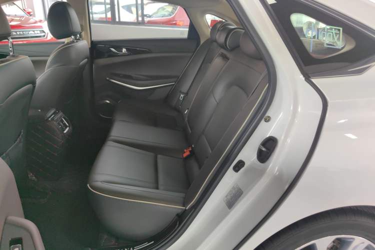 Used CHANGAN Raeton CC 2018 1.5T Manual Luxury Model China V Standard Left Rear Seat