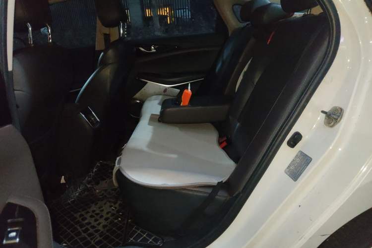 Used CHANGAN Raeton CC 2018 1.5T Automatic Elegant Starry Edition China V Standard Left Rear Seat