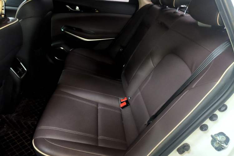 Used CHANGAN Raeton CC 2018 1.5T Manual Luxury Model China V Standard Left Rear Seat