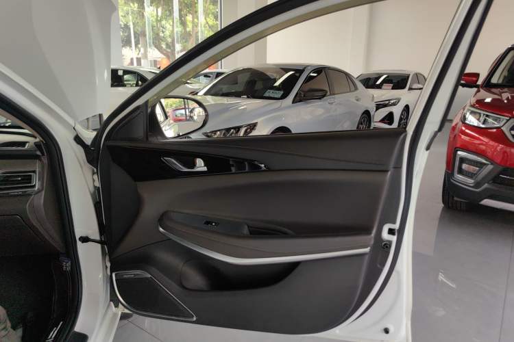 Used CHANGAN Raeton CC 2018 1.5T Manual Luxury Model China V Standard Right Front Door Interior