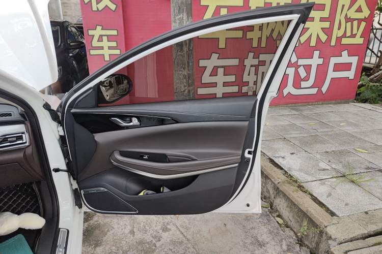 Used CHANGAN Raeton CC 2018 1.5T Automatic Haoya Model Guangmang Edition China V Standard Right Front Door Interior