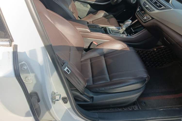 Used CHANGAN Raeton CC 2018 1.5T Automatic Elegant Version China V Standard Right Front Seat