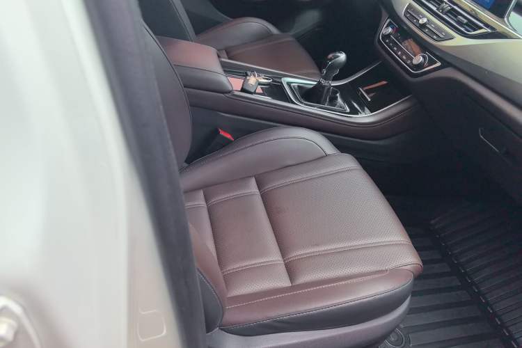 Used CHANGAN Raeton CC 2018 1.5T Manual Elegant Starry Edition China V Standard Right Front Seat