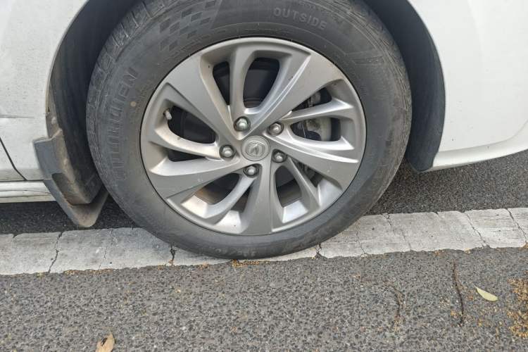 Used CHANGAN Raeton CC 2018 1.5T Automatic Elegant Starry Edition China V Standard Right Front Wheel Hub