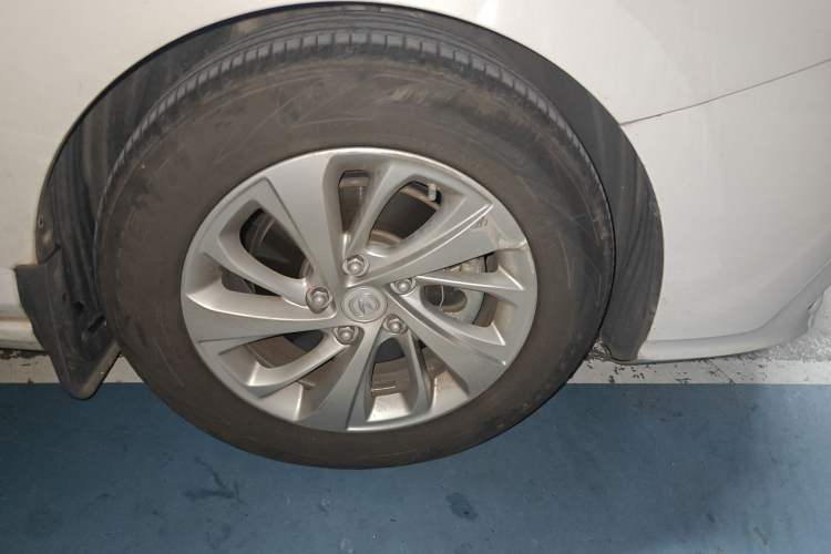 Used CHANGAN Raeton CC 2018 1.5T Automatic Elegant Starry Edition China V Standard Right Front Wheel Hub