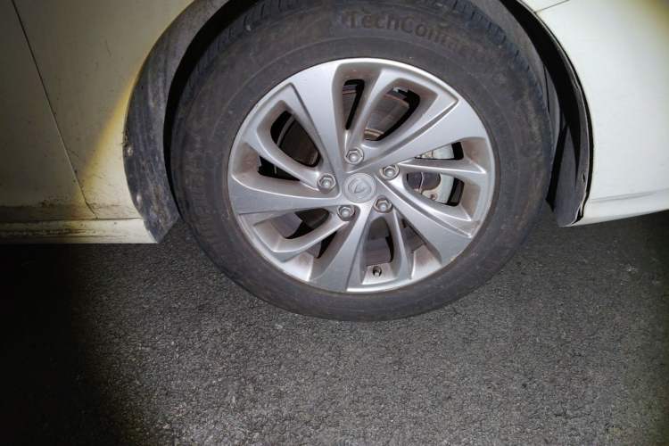 Used CHANGAN Raeton CC 2018 1.5T Automatic Elegant Starry Edition China V Standard Right Front Wheel Hub
