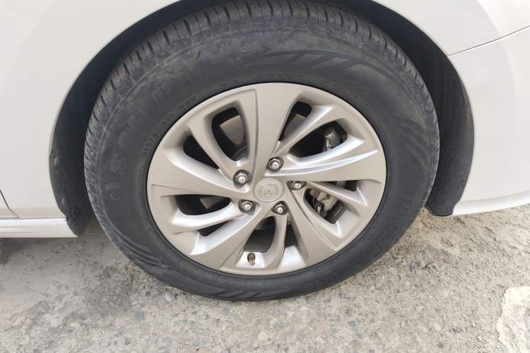 Used CHANGAN Raeton CC 2018 1.5T Automatic Elegant Starry Edition China V Standard Right Front Wheel Hub