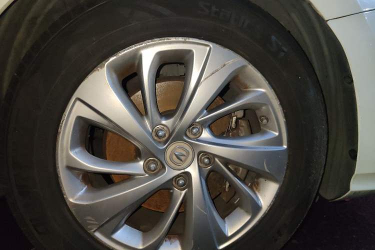 Used CHANGAN Raeton CC 2018 1.5T Automatic Elegant Starry Edition China V Standard Right Front Wheel Hub
