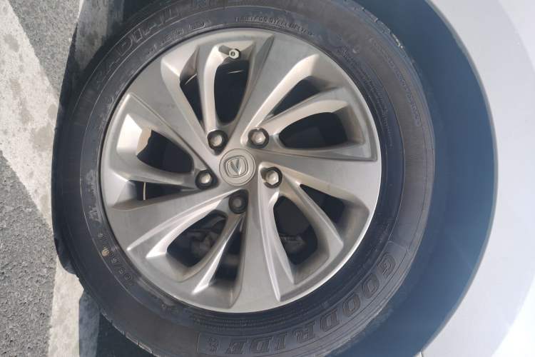 Used CHANGAN Raeton CC 2018 1.5T Automatic Elegant Starry Edition China V Standard Right Front Wheel Hub