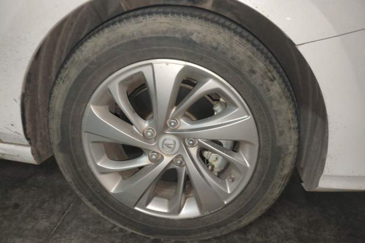 Used CHANGAN Raeton CC 2018 1.5T Automatic Elegant Starry Edition China V Standard Right Front Wheel Hub