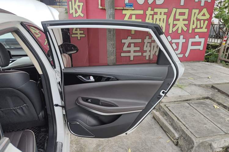 Used CHANGAN Raeton CC 2018 1.5T Automatic Haoya Model Guangmang Edition China V Standard Right Rear Door Interior