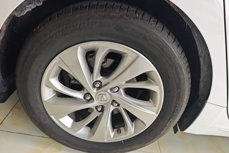 Used CHANGAN Raeton CC 2018 1.5T Automatic Elegant Starry Edition China V Standard Right Rear Wheel Hub