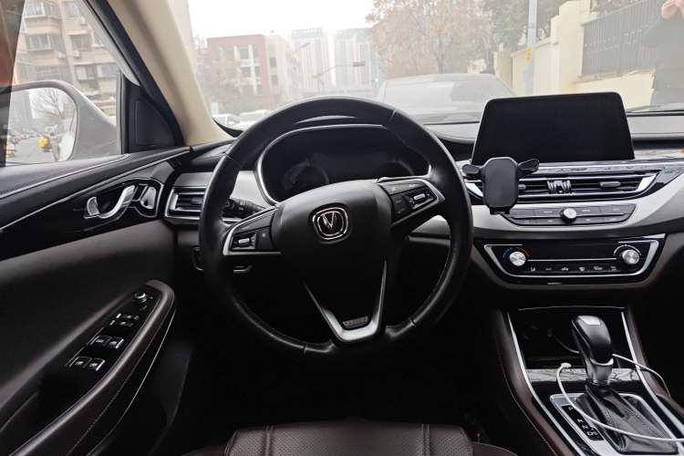 Used CHANGAN Raeton CC 2018 1.5T Automatic Elegant Starry Edition China V Standard Steering Wheel