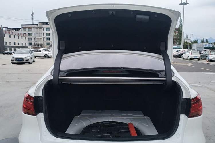 Used CHANGAN Raeton CC 2018 1.5T Automatic Zunya Model China V Standard Trunk