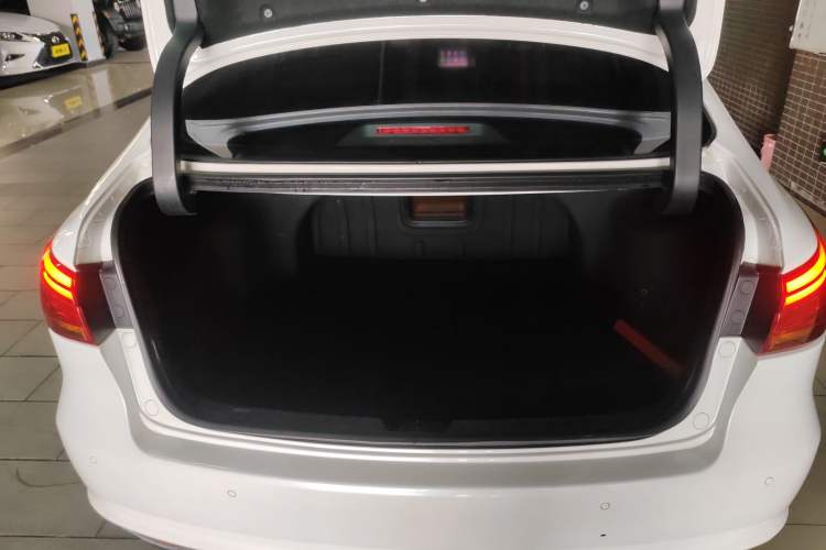 Used CHANGAN Raeton CC 2018 1.5T Automatic Elegant Starry Edition China V Standard Trunk