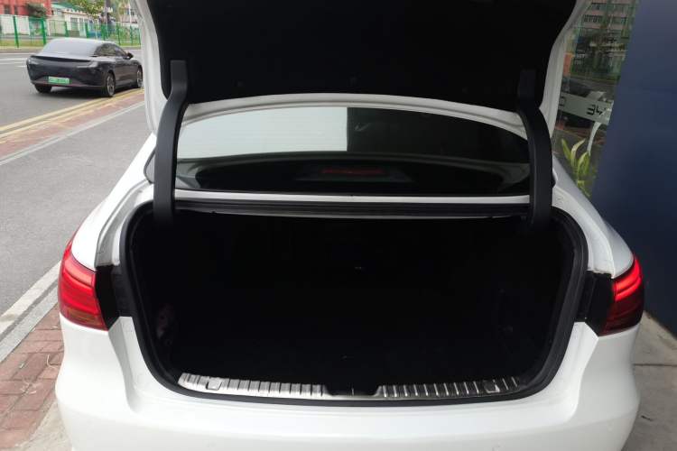 Used CHANGAN Raeton CC 2018 1.5T Automatic Haoya Model China V Standard Trunk