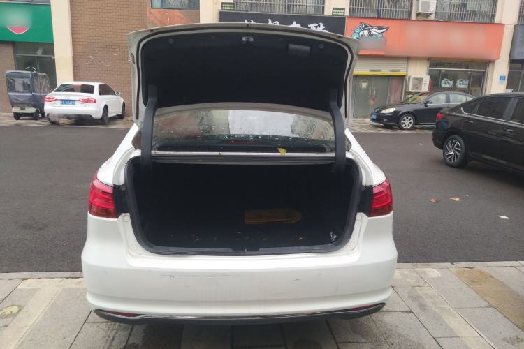Used CHANGAN Raeton CC 2018 1.5T Manual Elegant Model China V Standard Trunk