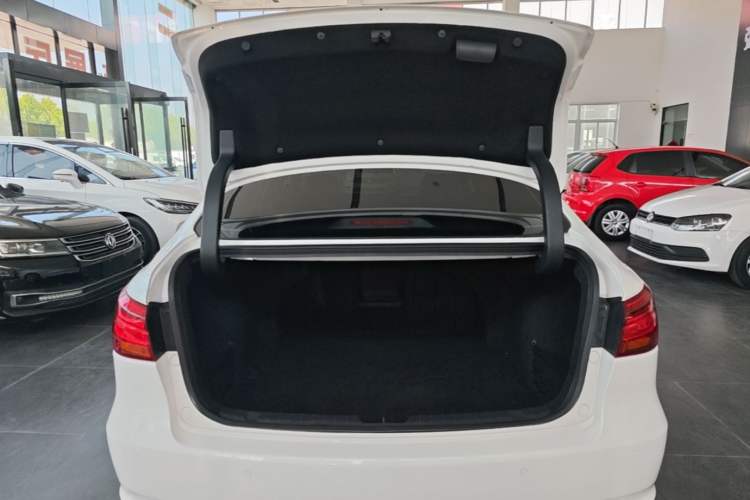 Used CHANGAN Raeton CC 2018 1.5T Automatic Elegant Version China V Standard Trunk