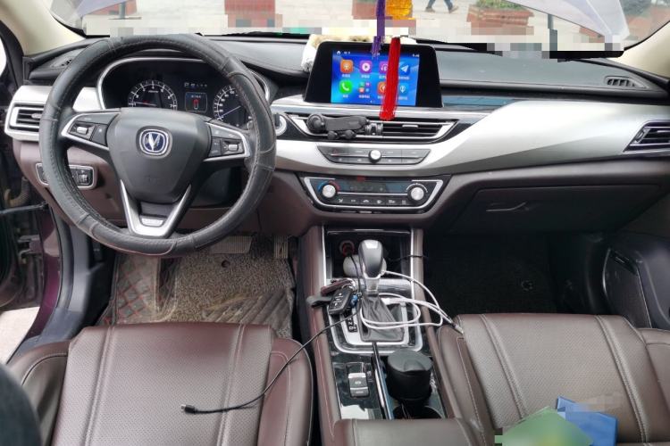 Used CHANGAN Raeton CC 2019 1.5T Automatic Elegant Starry Edition China VI Standard Center Console