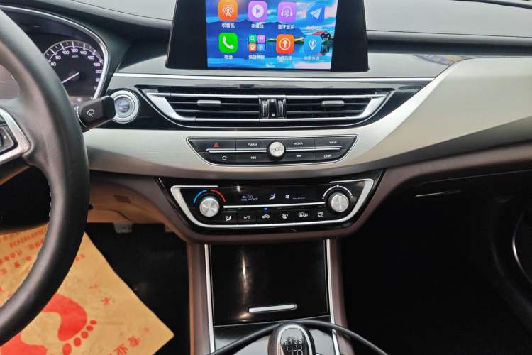 Used CHANGAN Raeton CC 2019 1.5T Manual Elegant Starry Edition China VI Standard Audio And AC Panel