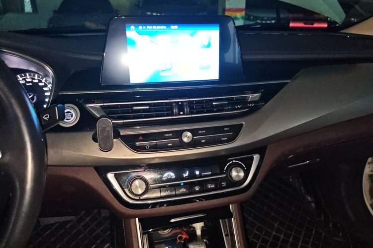 Used CHANGAN Raeton CC 2019 1.5T Automatic Elegant Starry Edition China VI Standard Audio And AC Panel