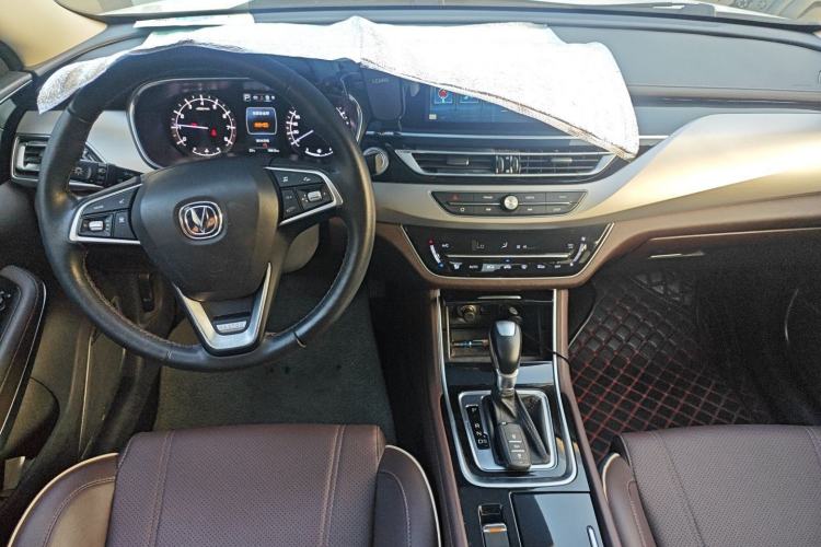 Used CHANGAN Raeton CC 2019 1.5T Automatic Haoya Edition Guangmang Model China VI Standard Center Console