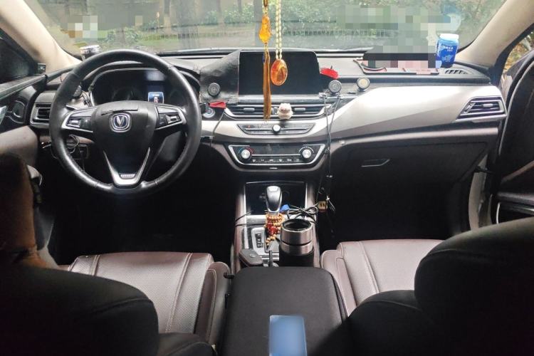 Used CHANGAN Raeton CC 2019 1.5T Automatic Elegant Starry Edition China VI Standard Center Console