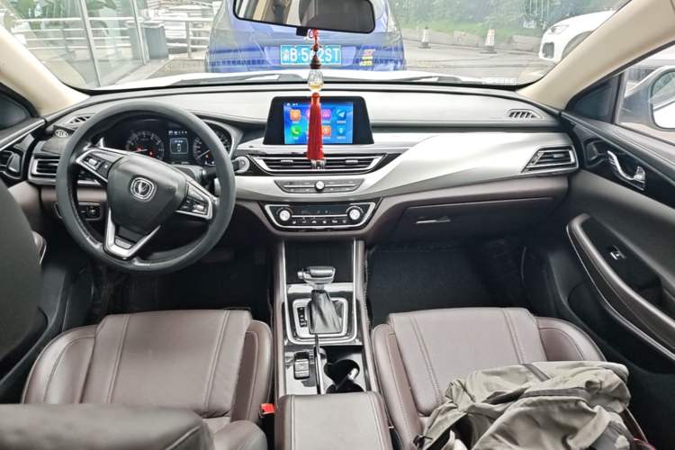 Used CHANGAN Raeton CC 2019 1.5T Automatic Elegant Starry Edition China VI Standard Center Console