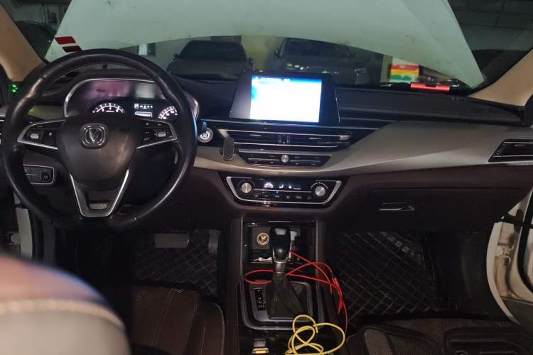 Used CHANGAN Raeton CC 2019 1.5T Automatic Elegant Starry Edition China VI Standard Center Console