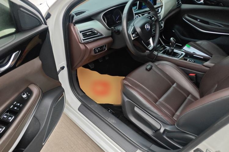 Used CHANGAN Raeton CC 2019 1.5T Manual Elegant Starry Edition China VI Standard Driver Seat