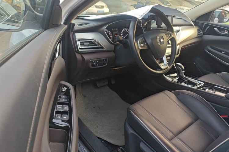 Used CHANGAN Raeton CC 2019 1.5T Automatic Haoya Edition Guangmang Model China VI Standard Driver Seat