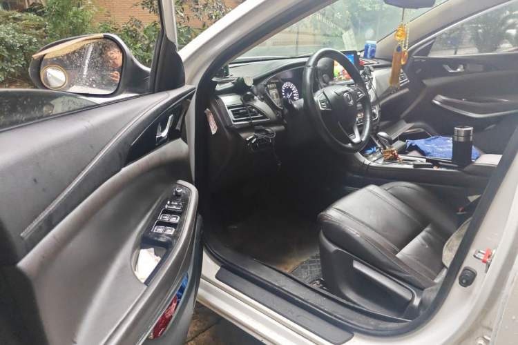 Used CHANGAN Raeton CC 2019 1.5T Automatic Elegant Starry Edition China VI Standard Driver Seat