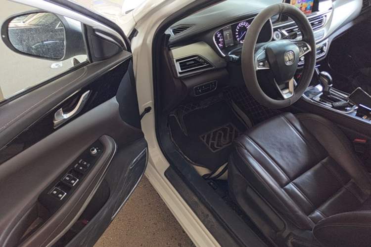 Used CHANGAN Raeton CC 2019 1.5T Automatic Elegant Starry Edition China VI Standard Driver Seat