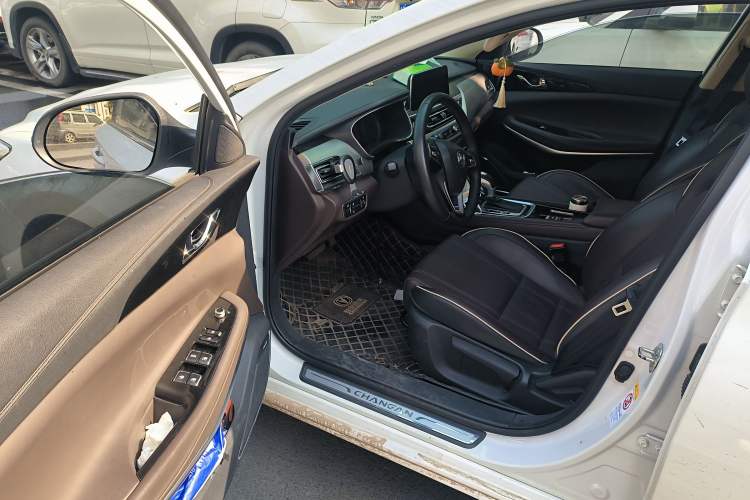Used CHANGAN Raeton CC 2019 1.5T Automatic Haoya Edition Guangmang Model China VI Standard Driver Seat