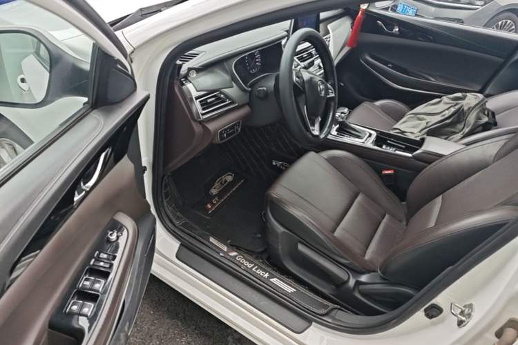 Used CHANGAN Raeton CC 2019 1.5T Automatic Elegant Starry Edition China VI Standard Driver Seat