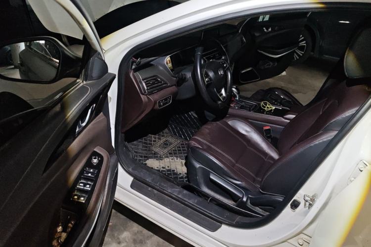 Used CHANGAN Raeton CC 2019 1.5T Automatic Elegant Starry Edition China VI Standard Driver Seat