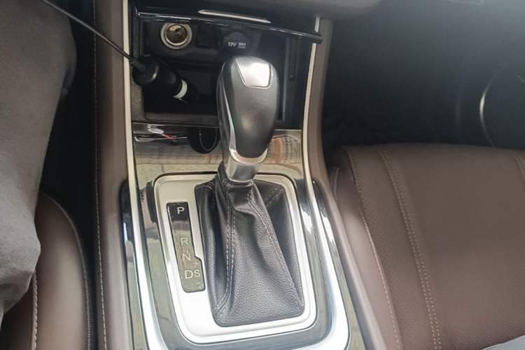Used CHANGAN Raeton CC 2019 1.5T Automatic Elegant Starry Edition China VI Standard Gear Lever