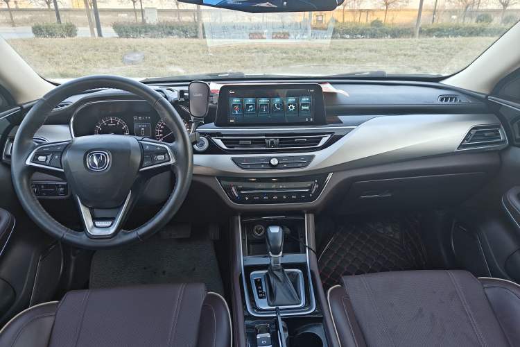 Used CHANGAN Raeton CC 2019 1.5T Automatic Haoya Edition Guangmang Model China VI Standard Interior 2